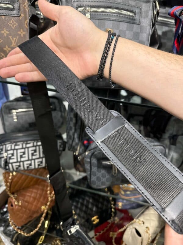 LV - Τσαντάκι - Black Monogram - Image 4