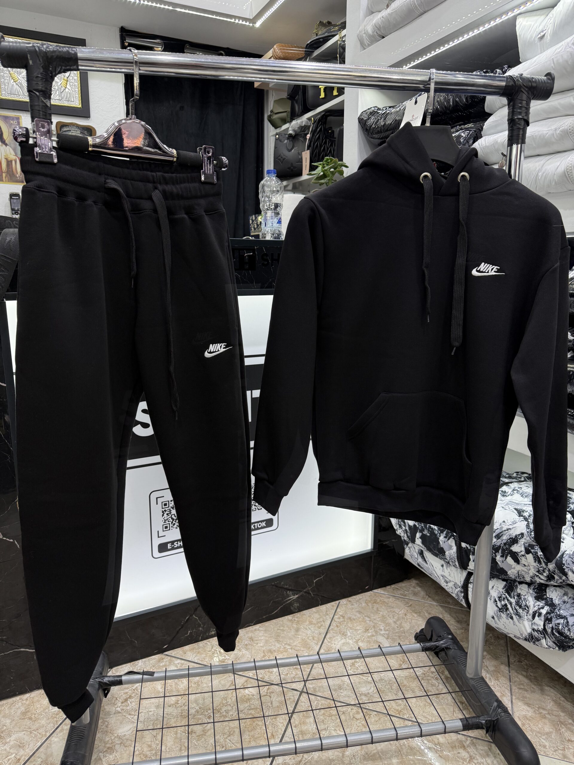 IMG_1675 Nike - FullSet - Black/Hoodie - Fleece - Image 1